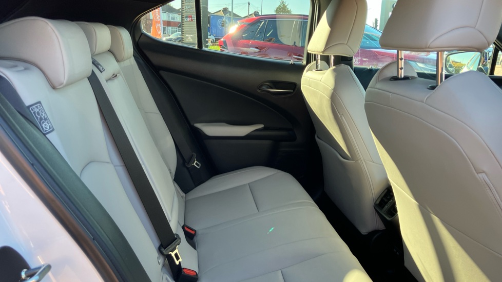 Lexus UX 250h 2.0 F-Sport Design 5dr CVT Hybrid Hatchback - Image 8