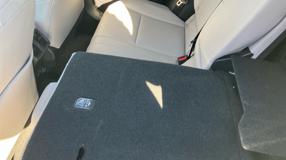 Lexus UX 250h 2.0 F-Sport Design 5dr CVT Hybrid Hatchback - Image 18