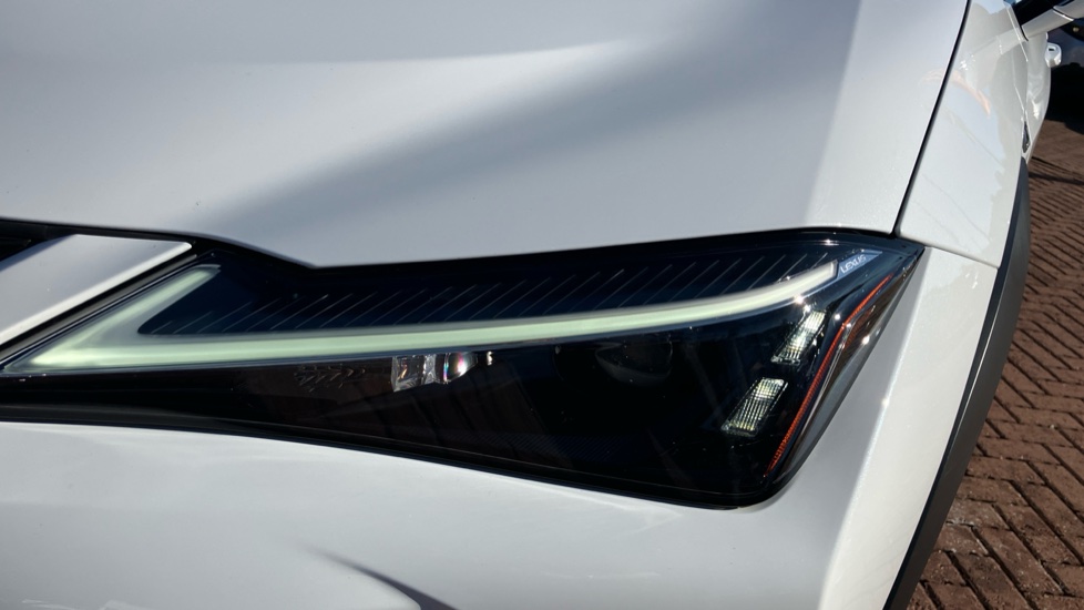 Lexus UX 250h 2.0 F-Sport Design 5dr CVT Hybrid Hatchback - Image 20