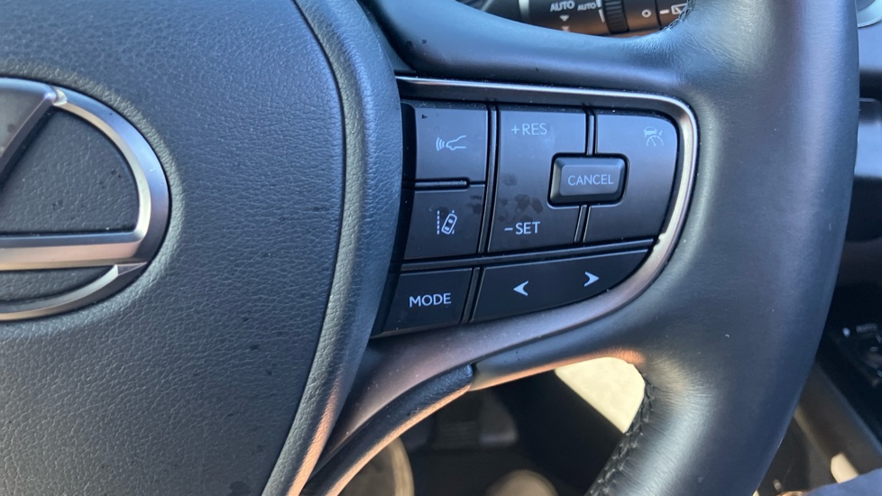 Lexus UX 250h 2.0 F-Sport Design 5dr CVT Hybrid Hatchback - Image 29
