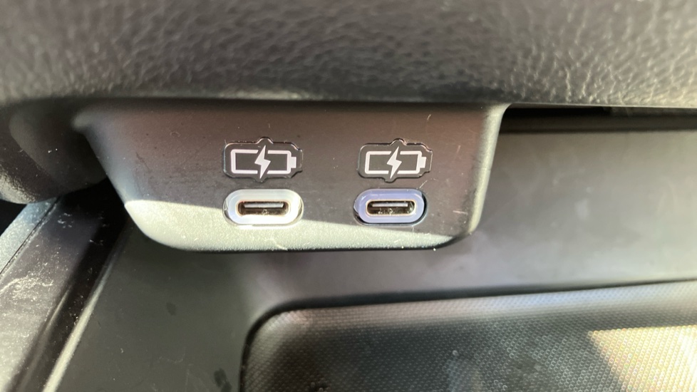 Lexus UX 250h 2.0 F-Sport Design 5dr CVT Hybrid Hatchback - Image 34