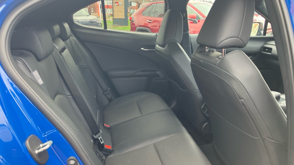 Lexus UX 250h 2.0 Takumi 5dr CVT Hybrid Hatchback - Image 8