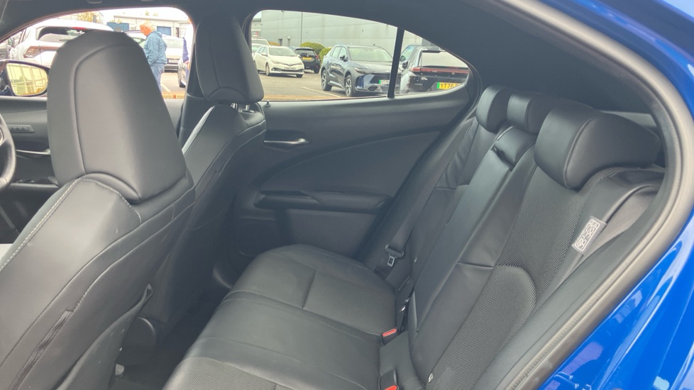 Lexus UX 250h 2.0 Takumi 5dr CVT Hybrid Hatchback - Image 15