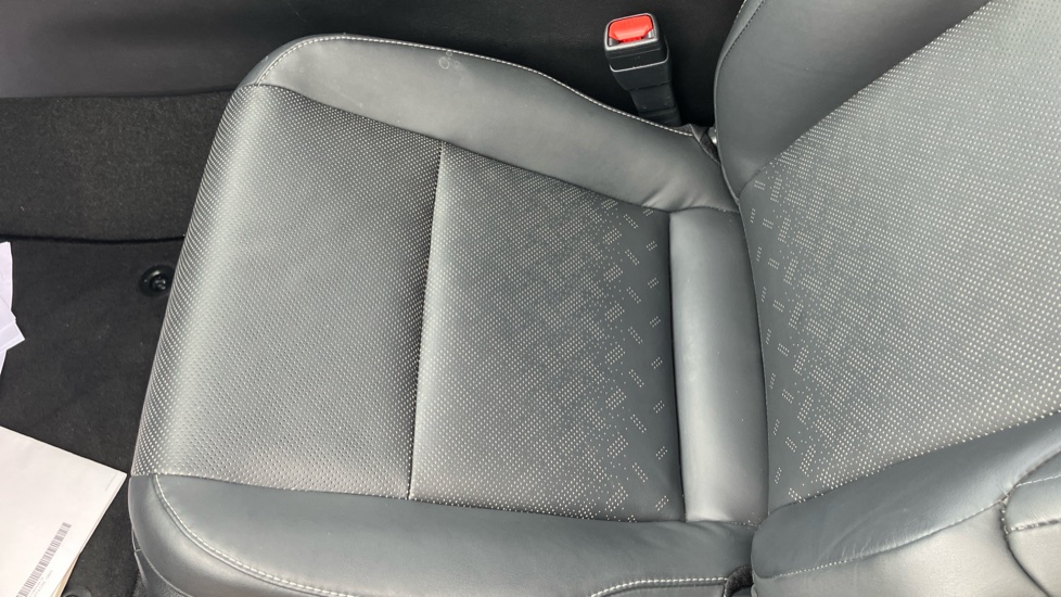 Lexus UX 250h 2.0 Takumi 5dr CVT Hybrid Hatchback - Image 17