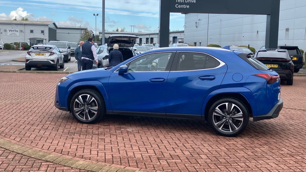 Lexus UX 250h 2.0 Takumi 5dr CVT Hybrid Hatchback - Image 24