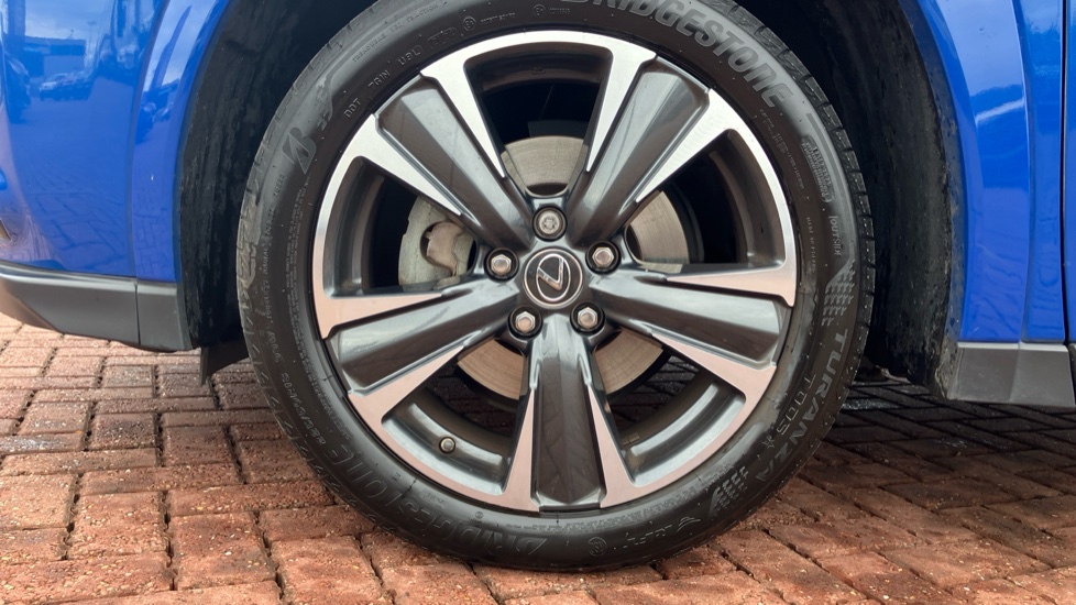 Lexus UX 250h 2.0 Takumi 5dr CVT Hybrid Hatchback - Image 25