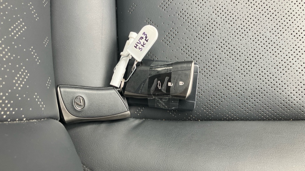 Lexus UX 250h 2.0 Takumi 5dr CVT Hybrid Hatchback - Image 28