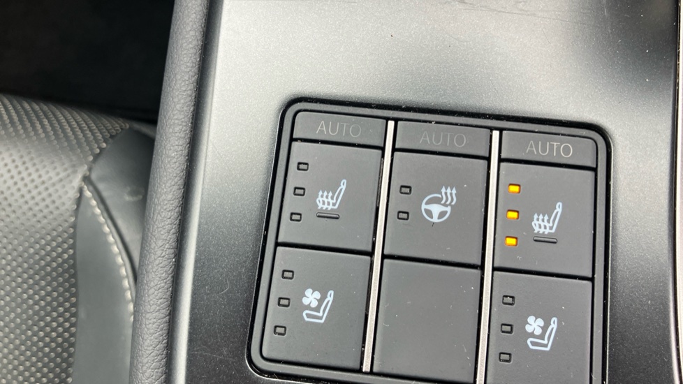 Lexus UX 250h 2.0 Takumi 5dr CVT Hybrid Hatchback - Image 39