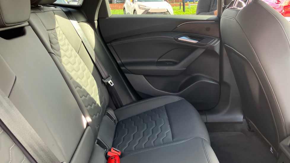 Audi A6 270kW Performance 100kWh S Line 5dr Auto Electric Hatchback - Image 15
