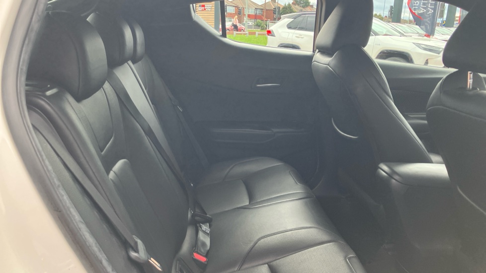 Toyota C-HR 1.8 Hybrid Icon 5dr CVT Hybrid Hatchback - Image 8