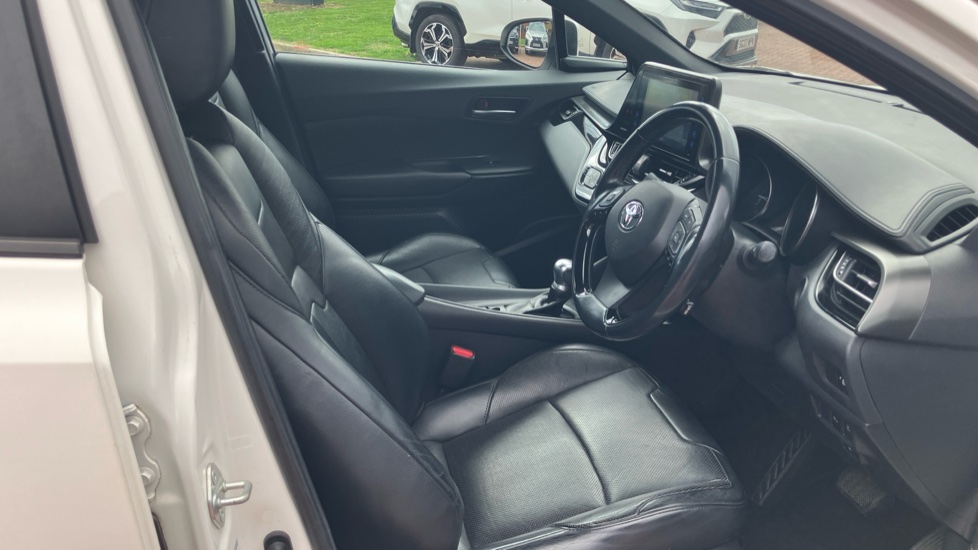 Toyota C-HR 1.8 Hybrid Icon 5dr CVT Hybrid Hatchback - Image 12