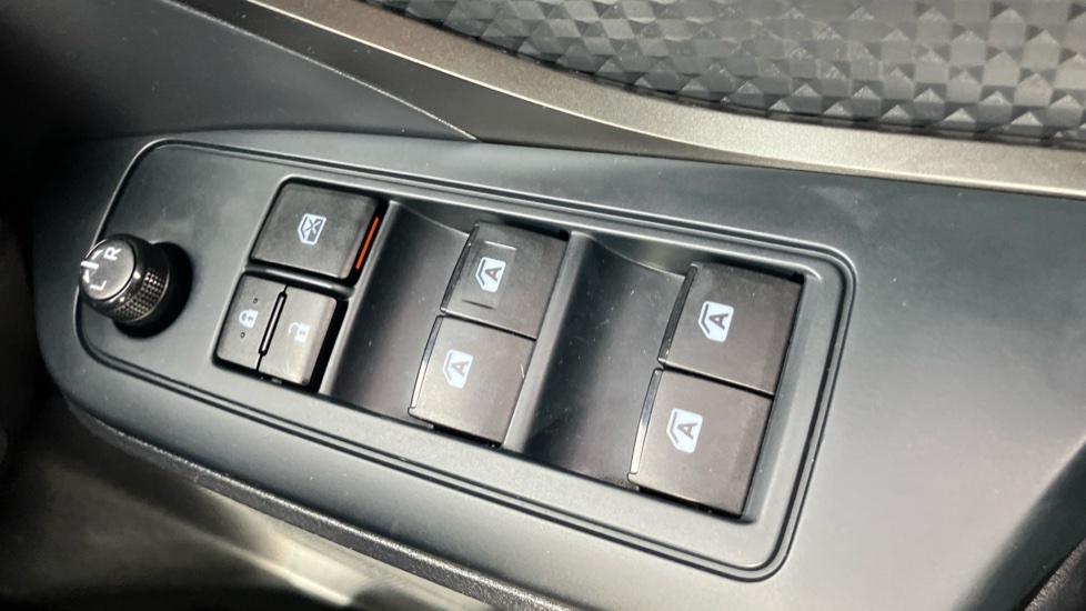 Toyota C-HR 1.8 Hybrid Icon 5dr CVT Hybrid Hatchback - Image 30