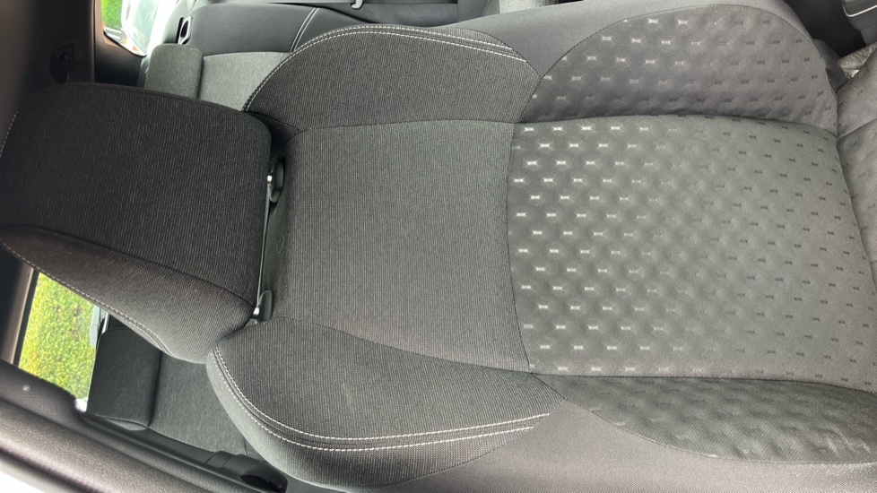 Toyota Corolla 1.8 VVT-i Hybrid Icon 5dr CVT Hybrid Estate - Image 14