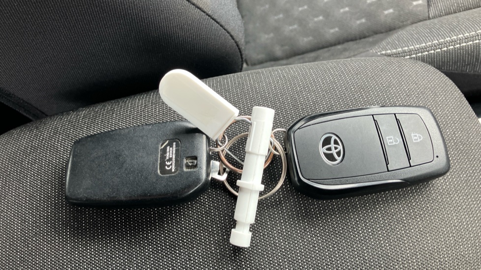 Toyota Corolla 1.8 VVT-i Hybrid Icon 5dr CVT Hybrid Estate - Image 28