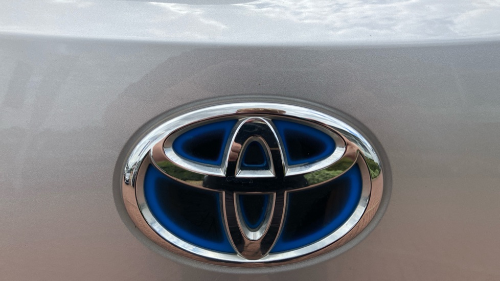 Toyota Corolla 1.8 VVT-i Hybrid Icon 5dr CVT Hybrid Estate - Image 50