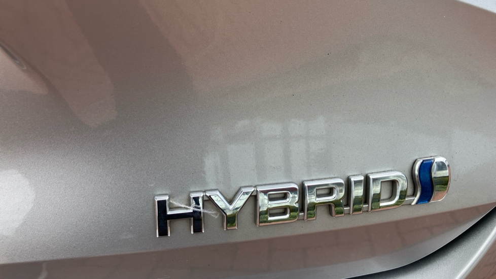 Toyota Corolla 1.8 VVT-i Hybrid Icon 5dr CVT Hybrid Estate - Image 51