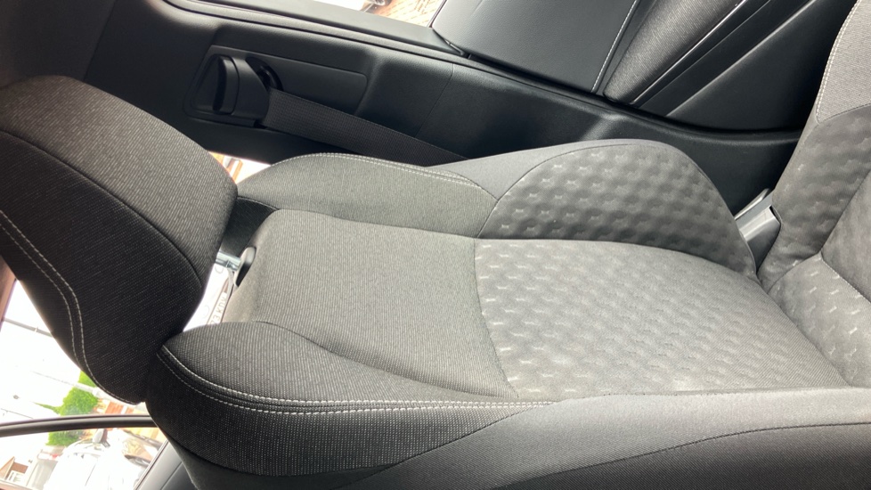 Toyota Corolla 1.8 VVT-i Hybrid Icon 5dr CVT Hybrid Estate - Image 58