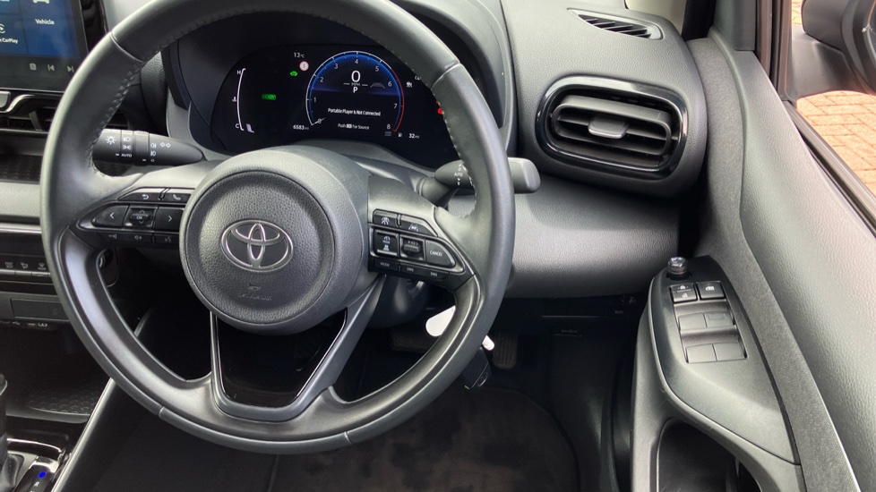 Toyota Yaris 1.5 Hybrid Design 5dr CVT Hybrid Hatchback - Image 10