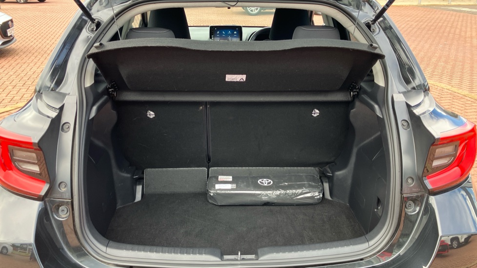 Toyota Yaris 1.5 Hybrid Design 5dr CVT Hybrid Hatchback - Image 13