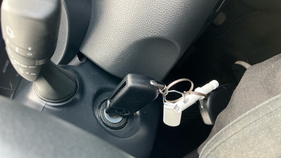 Toyota Yaris 1.5 Hybrid Design 5dr CVT Hybrid Hatchback - Image 16