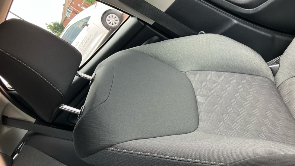 Toyota Yaris 1.5 Hybrid Design 5dr CVT Hybrid Hatchback - Image 27