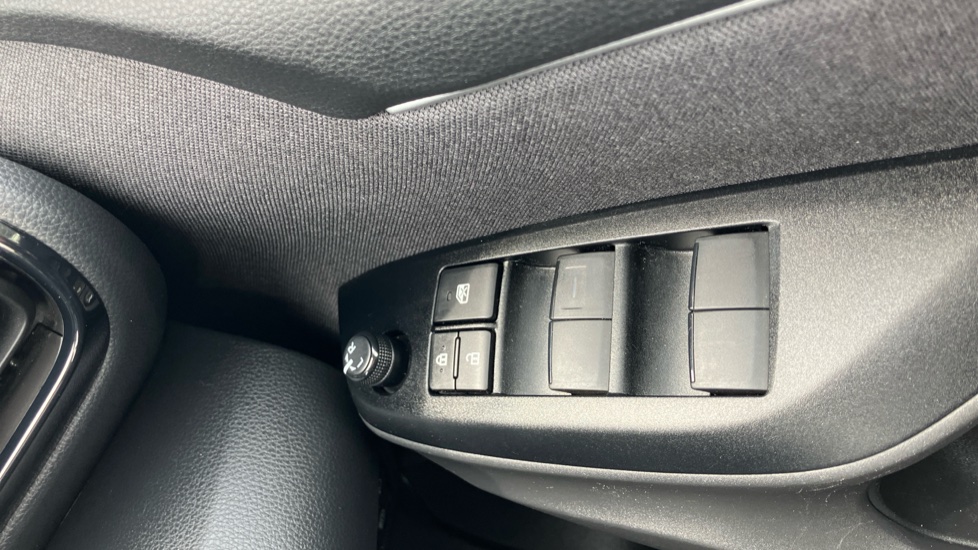 Toyota Yaris 1.5 Hybrid Design 5dr CVT Hybrid Hatchback - Image 30