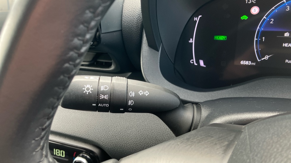 Toyota Yaris 1.5 Hybrid Design 5dr CVT Hybrid Hatchback - Image 31