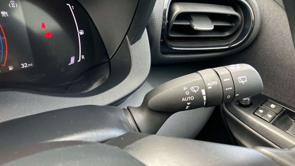 Toyota Yaris 1.5 Hybrid Design 5dr CVT Hybrid Hatchback - Image 32