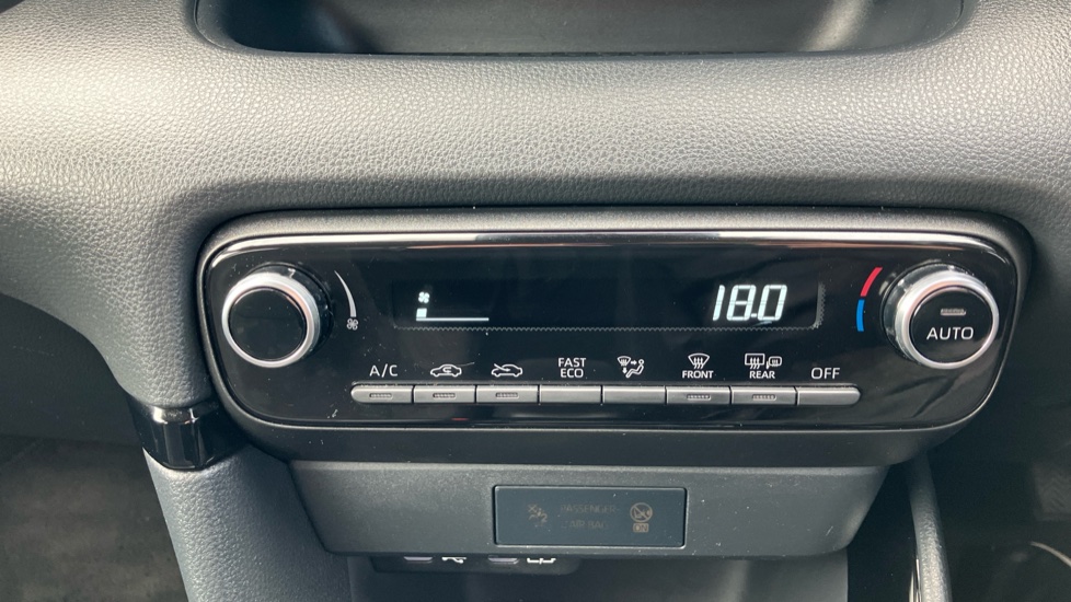 Toyota Yaris 1.5 Hybrid Design 5dr CVT Hybrid Hatchback - Image 33