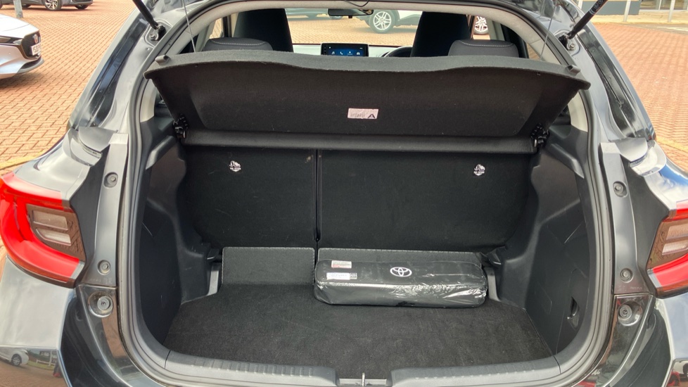 Toyota Yaris 1.5 Hybrid Design 5dr CVT Hybrid Hatchback - Image 47