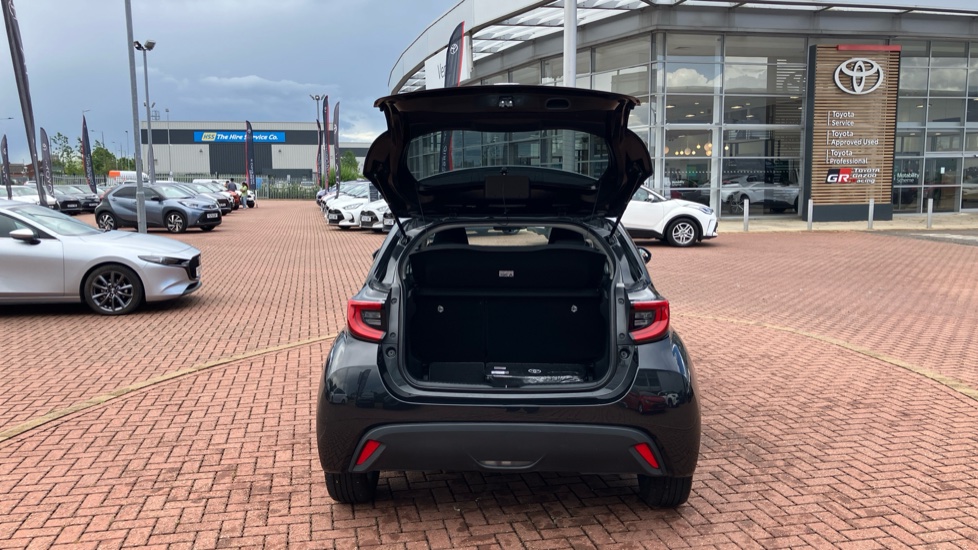 Toyota Yaris 1.5 Hybrid Design 5dr CVT Hybrid Hatchback - Image 48