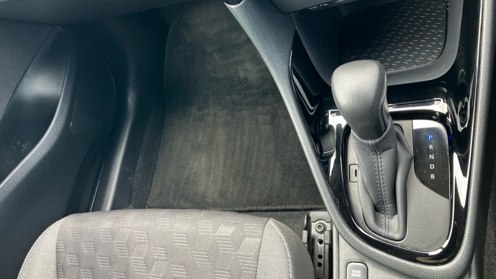 Toyota Yaris 1.5 Hybrid Design 5dr CVT Hybrid Hatchback - Image 52
