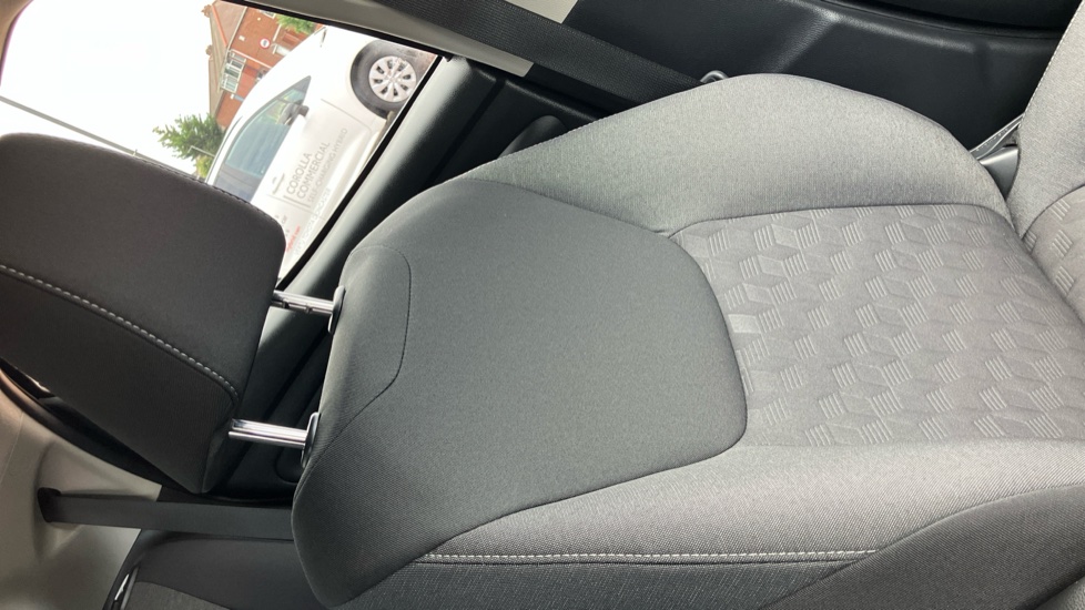 Toyota Yaris 1.5 Hybrid Design 5dr CVT Hybrid Hatchback - Image 53