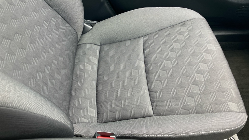 Toyota Yaris 1.5 Hybrid Design 5dr CVT Hybrid Hatchback - Image 54
