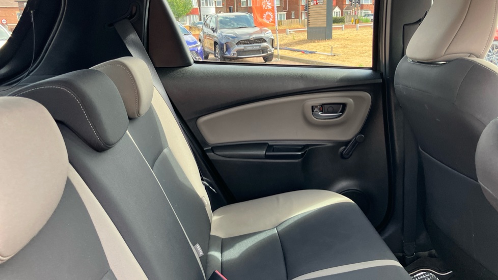 Toyota Yaris 1.5 Hybrid Design 5dr CVT Hybrid Hatchback - Image 8