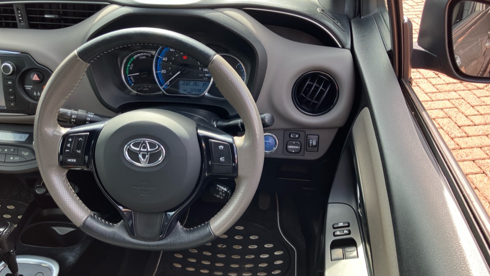 Toyota Yaris 1.5 Hybrid Design 5dr CVT Hybrid Hatchback - Image 10