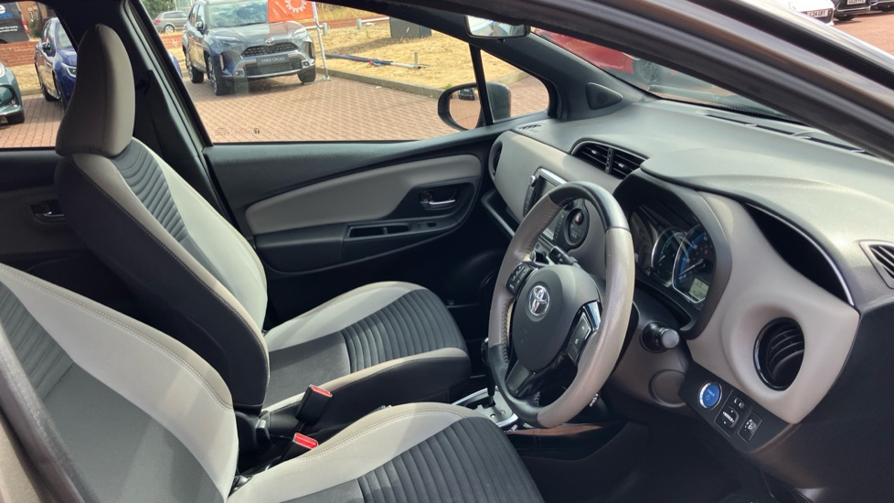 Toyota Yaris 1.5 Hybrid Design 5dr CVT Hybrid Hatchback - Image 12