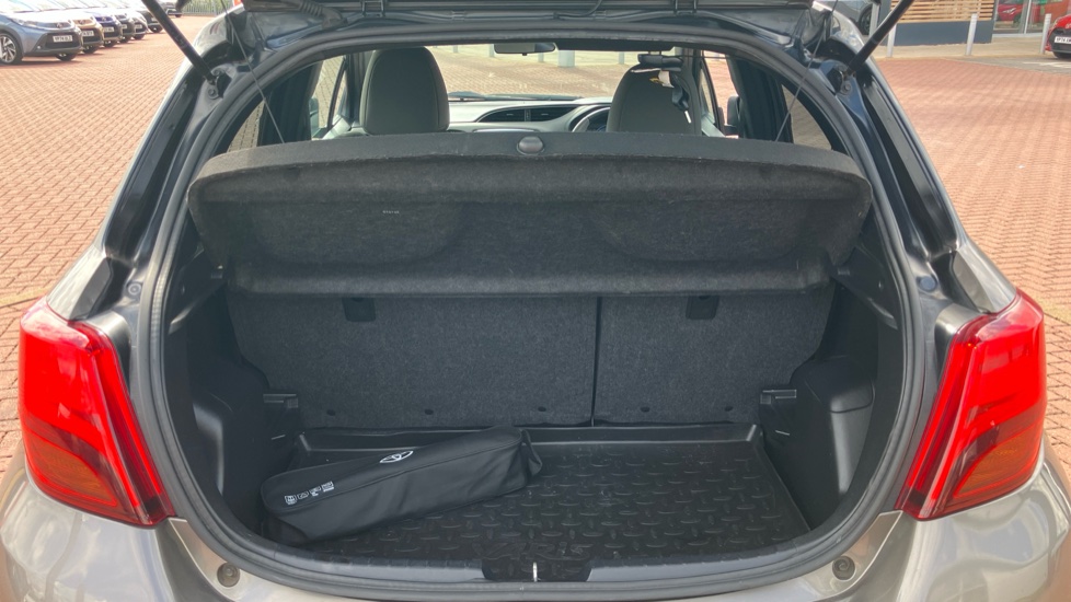 Toyota Yaris 1.5 Hybrid Design 5dr CVT Hybrid Hatchback - Image 13