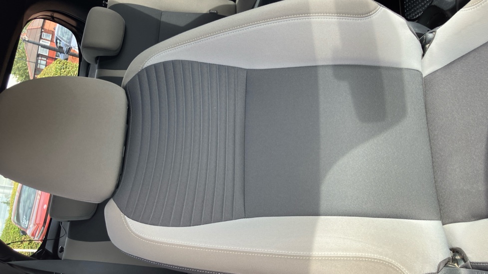 Toyota Yaris 1.5 Hybrid Design 5dr CVT Hybrid Hatchback - Image 14