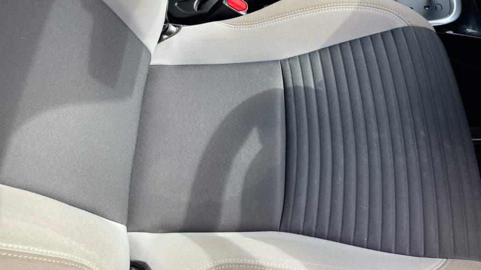 Toyota Yaris 1.5 Hybrid Design 5dr CVT Hybrid Hatchback - Image 17