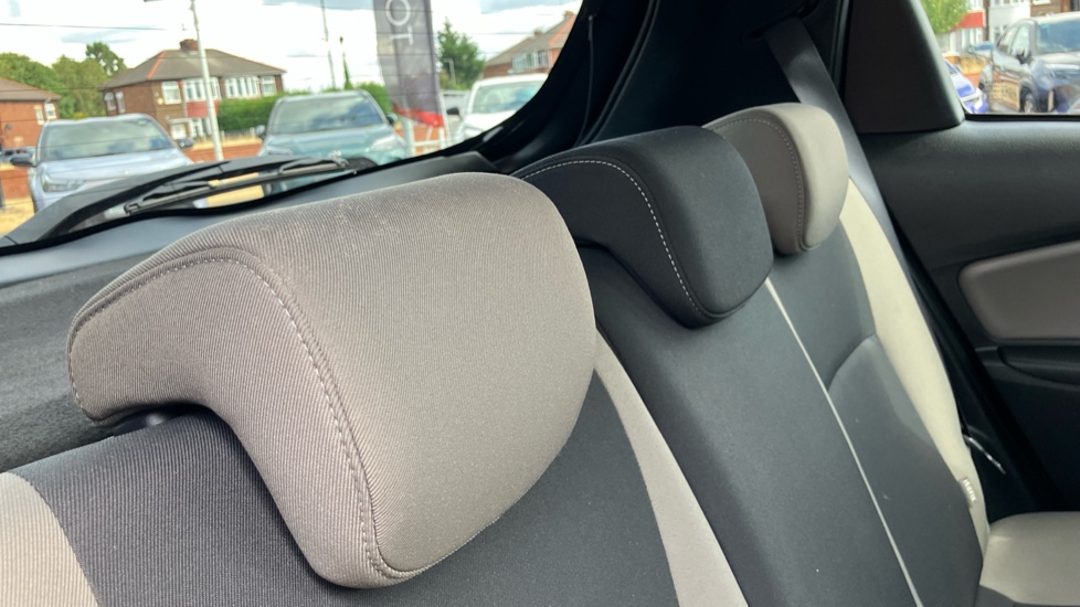 Toyota Yaris 1.5 Hybrid Design 5dr CVT Hybrid Hatchback - Image 18