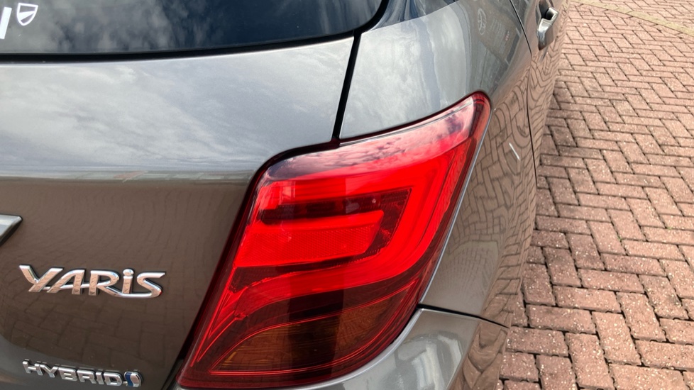 Toyota Yaris 1.5 Hybrid Design 5dr CVT Hybrid Hatchback - Image 21