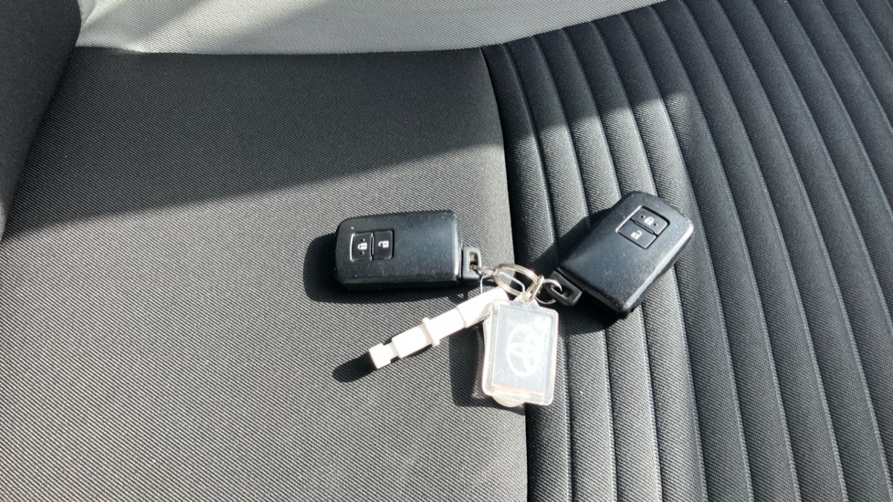 Toyota Yaris 1.5 Hybrid Design 5dr CVT Hybrid Hatchback - Image 28