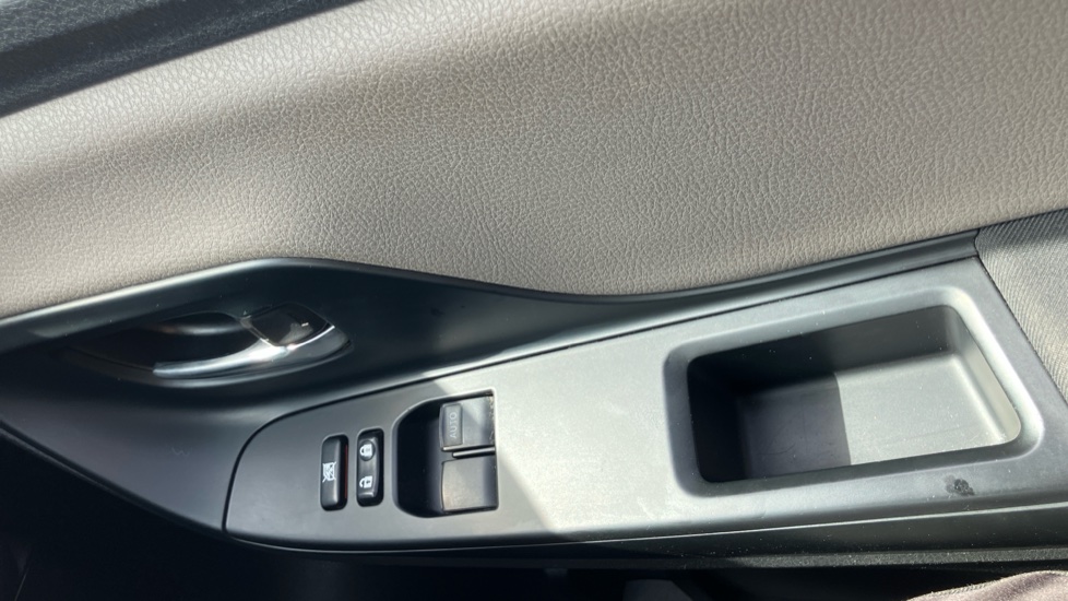 Toyota Yaris 1.5 Hybrid Design 5dr CVT Hybrid Hatchback - Image 30