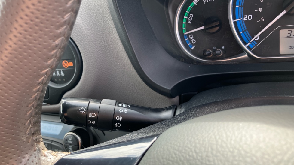 Toyota Yaris 1.5 Hybrid Design 5dr CVT Hybrid Hatchback - Image 31