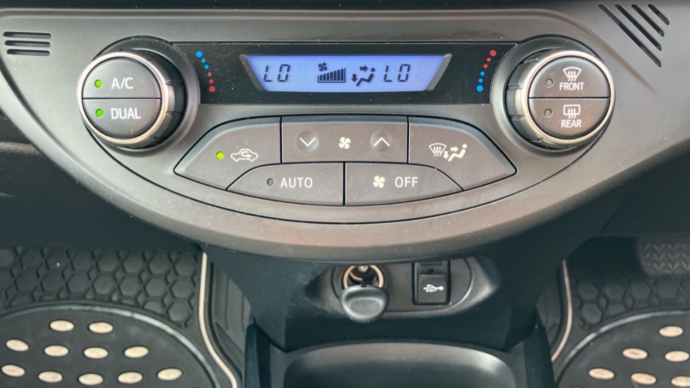 Toyota Yaris 1.5 Hybrid Design 5dr CVT Hybrid Hatchback - Image 33