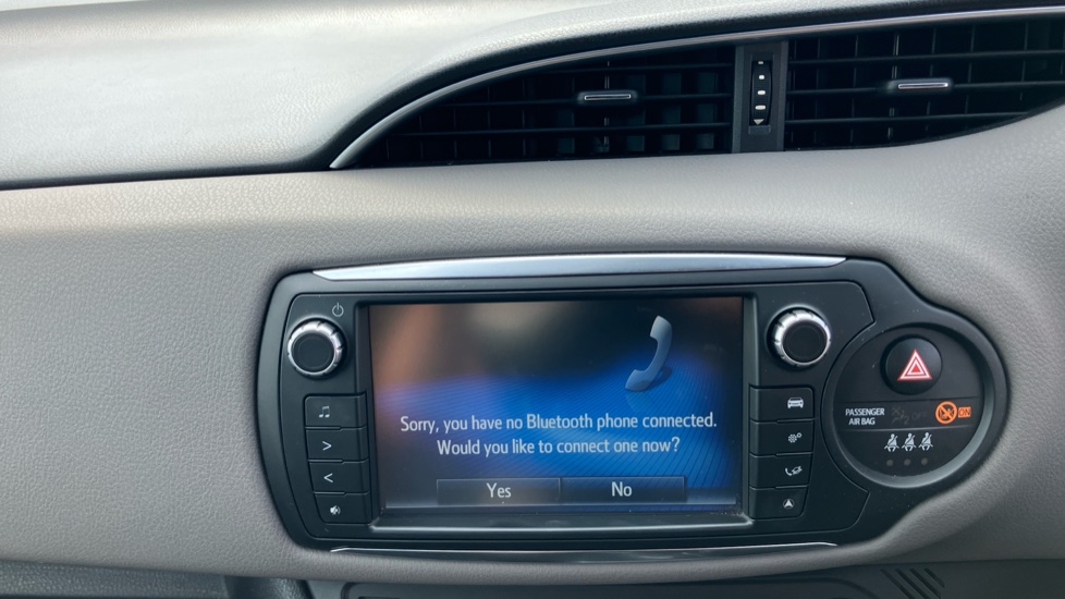 Toyota Yaris 1.5 Hybrid Design 5dr CVT Hybrid Hatchback - Image 38