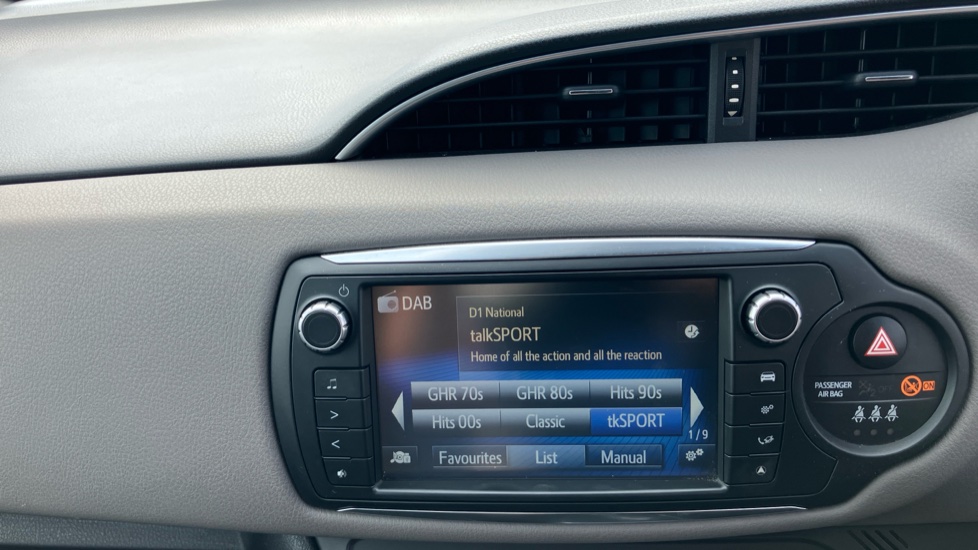 Toyota Yaris 1.5 Hybrid Design 5dr CVT Hybrid Hatchback - Image 41