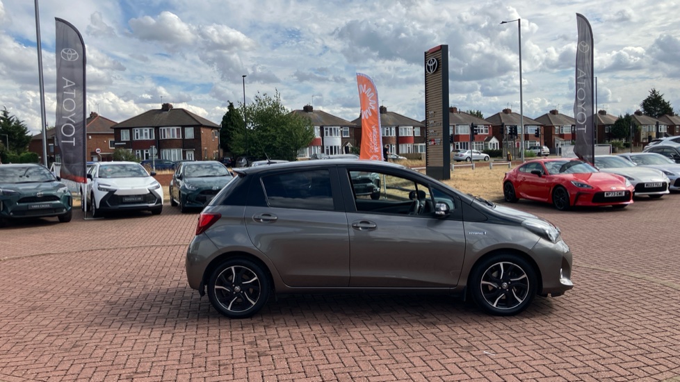 Toyota Yaris 1.5 Hybrid Design 5dr CVT Hybrid Hatchback - Image 44