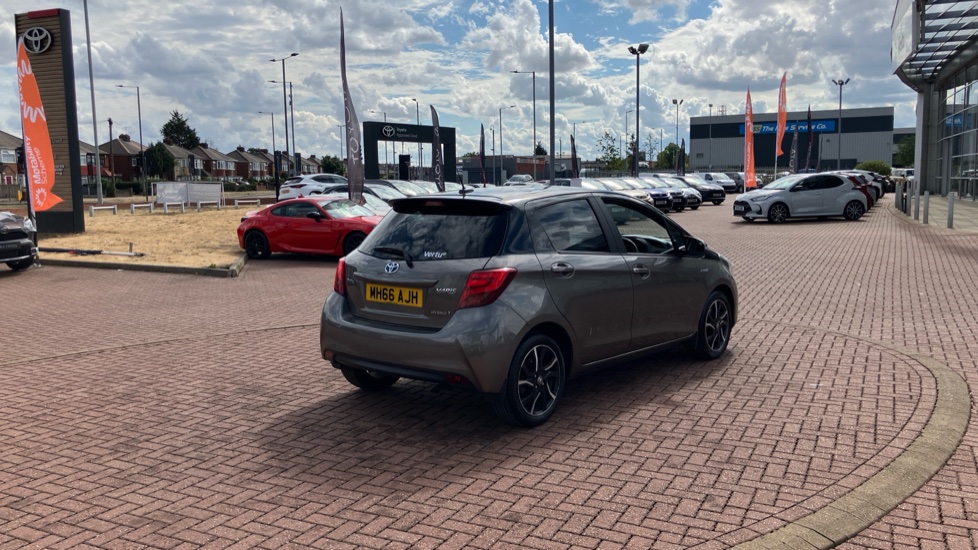 Toyota Yaris 1.5 Hybrid Design 5dr CVT Hybrid Hatchback - Image 45